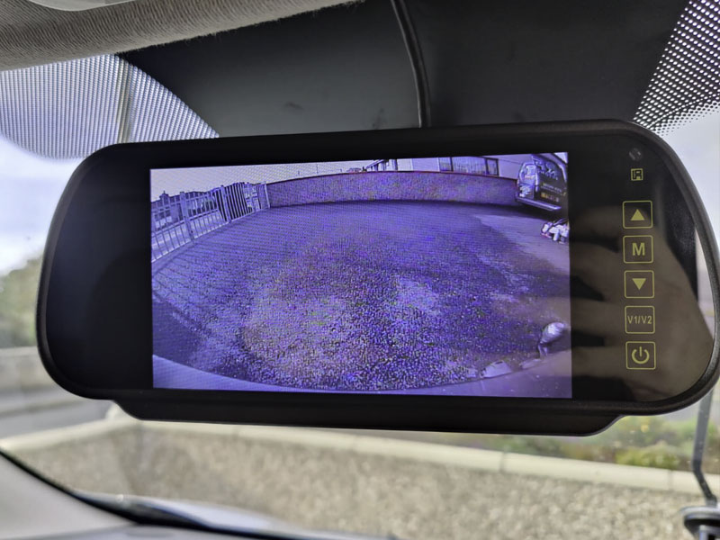 Installation photos of KIT-PM35F / CAM104 mounted on Peugeot Expert